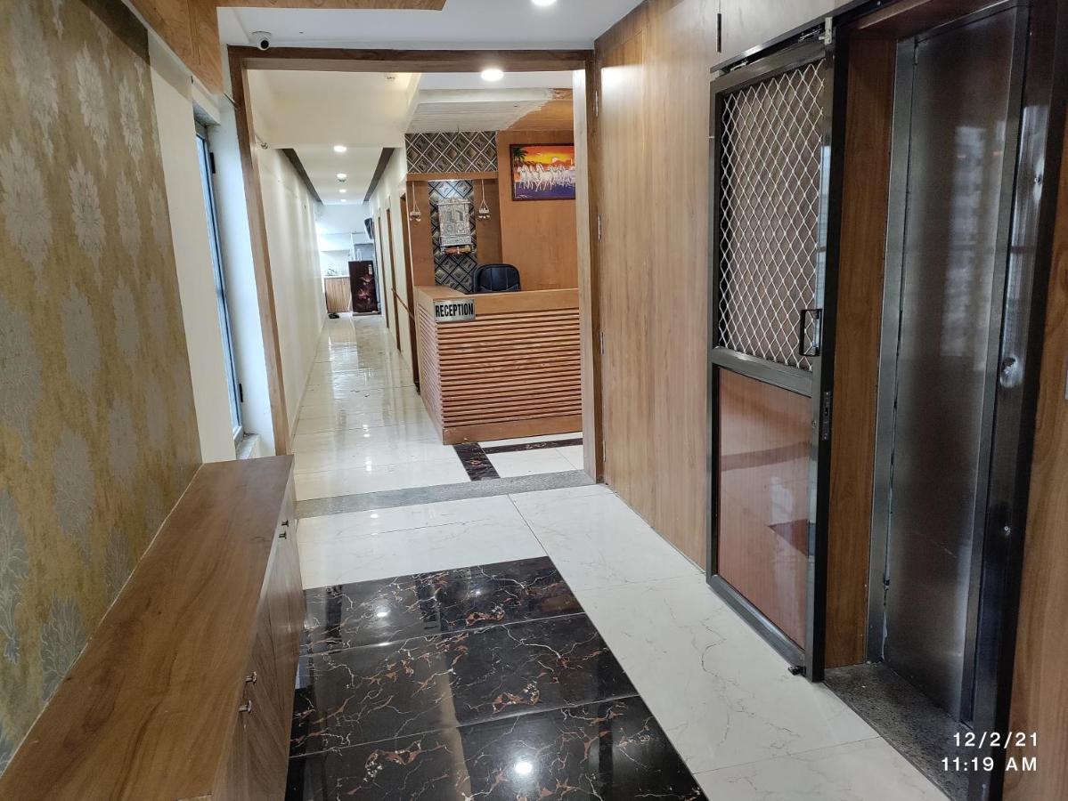 Hotel Asopalav Гандинагар Экстерьер фото