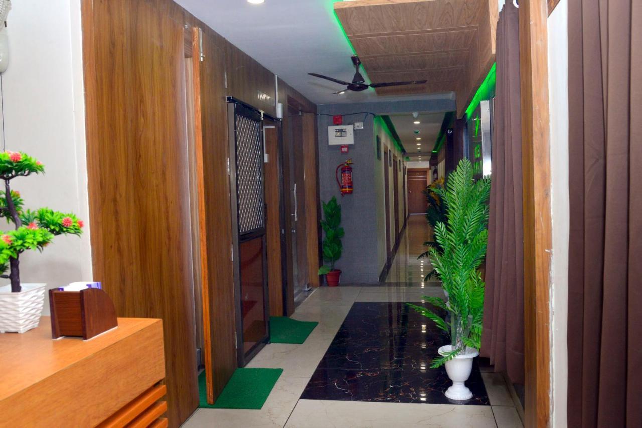 Hotel Asopalav Гандинагар Экстерьер фото