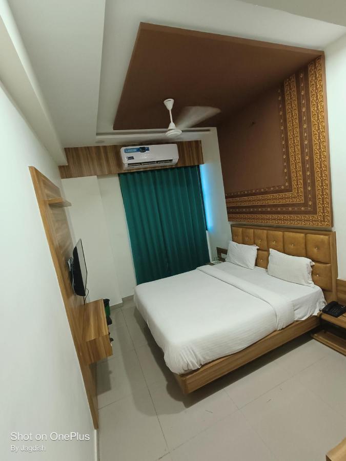 Hotel Asopalav Гандинагар Экстерьер фото