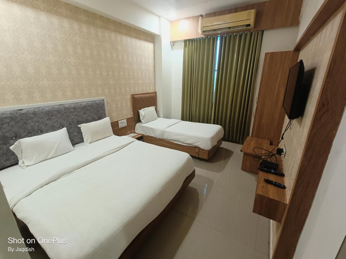Hotel Asopalav Гандинагар Экстерьер фото