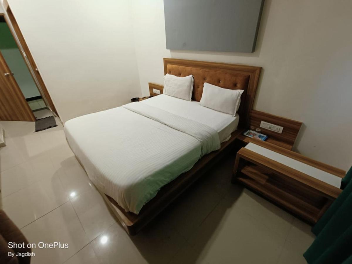 Hotel Asopalav Гандинагар Экстерьер фото