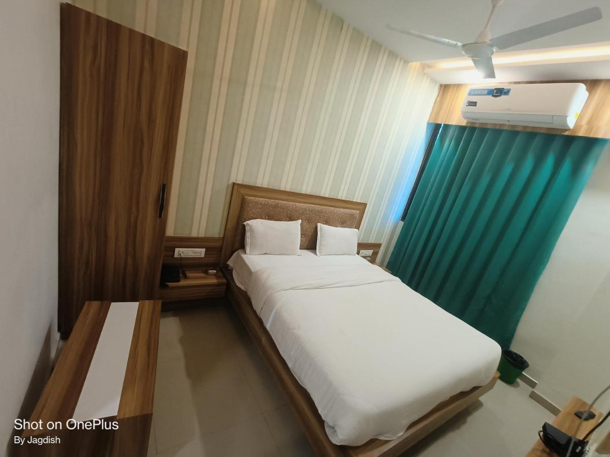 Hotel Asopalav Гандинагар Экстерьер фото