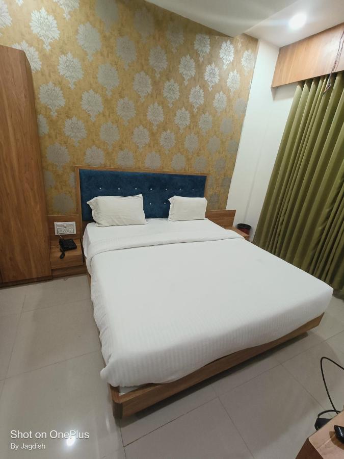 Hotel Asopalav Гандинагар Экстерьер фото
